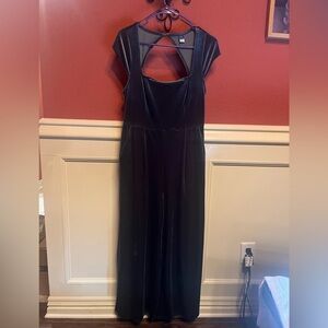 Elegant Velvet Jumpsuit in Deep Green